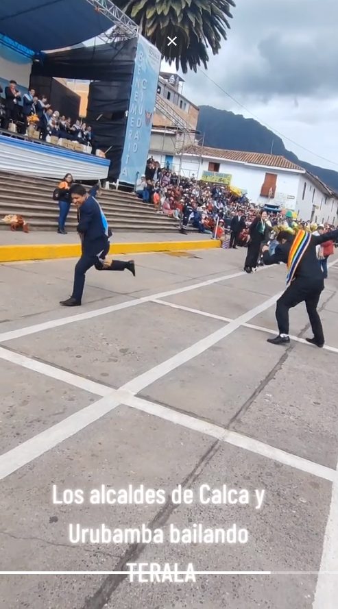 Alcaldes de Cusco causan furor tras singular forma de bailar 