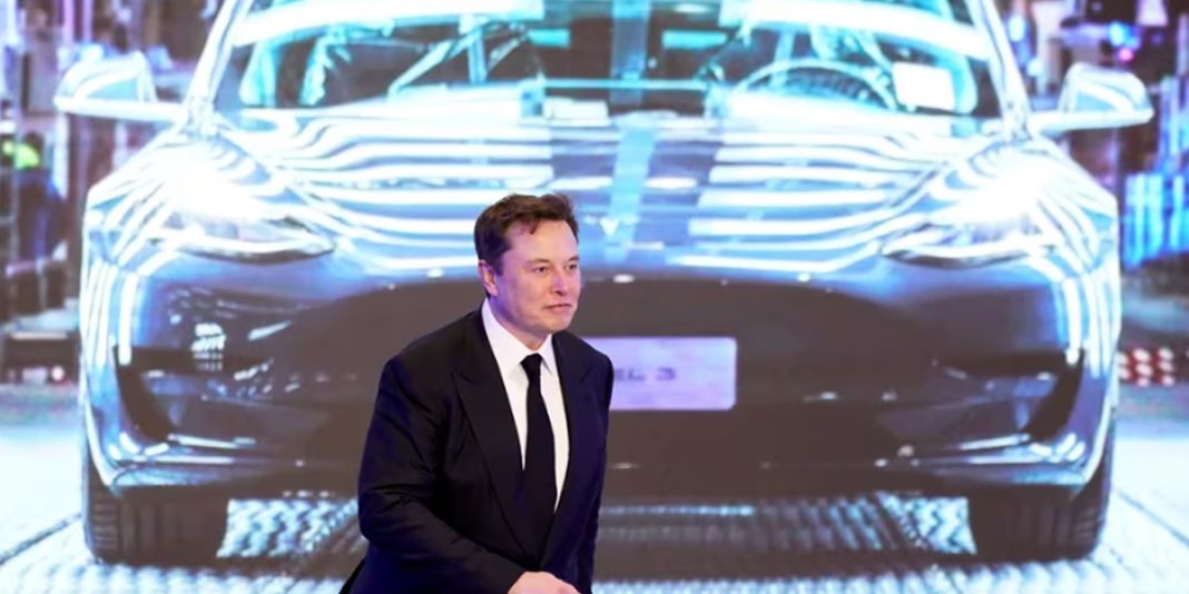 Despidos, cambios en la dirección y demandas por accidentes en Tesla