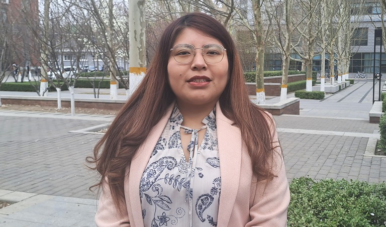 Peruana que estudió en la UNSA y en universidad de China revela impactantes diferencias: «Se sobreexigen bastante»