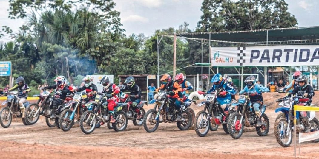 Gran competencia de Motocross en Finca Texas