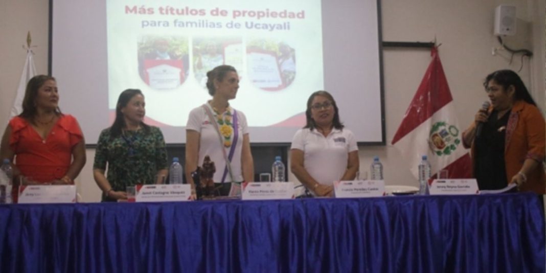 Ministra de Vivienda recibió 312 proyectos de agua y desagüe