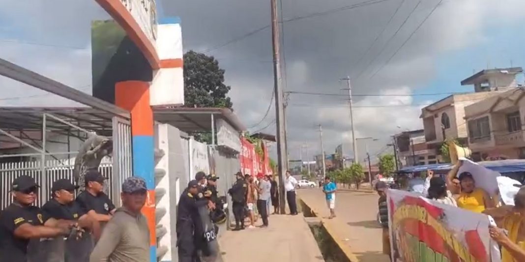 Pobladores protestaron frente a municipalidad de Manantay