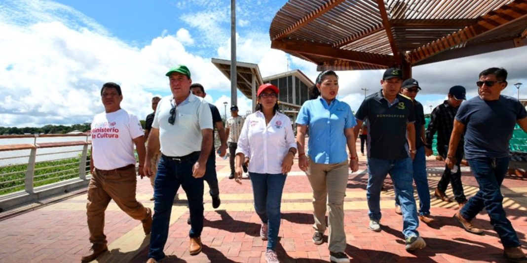 Ministra de Cultura recorrió instalaciones del boulevard de Yarinacocha