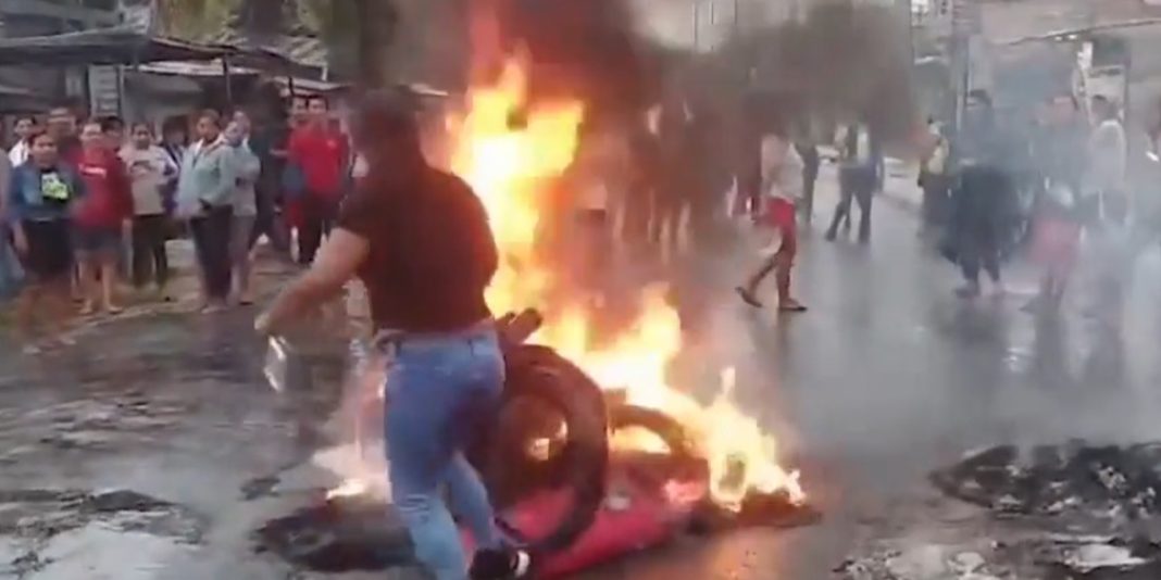 Loreto: Padres y maestros protestan por condiciones insalubres en colegio