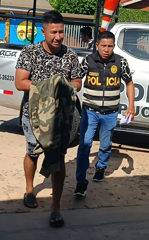 Suboficial detenido por extorsión continúa laborando