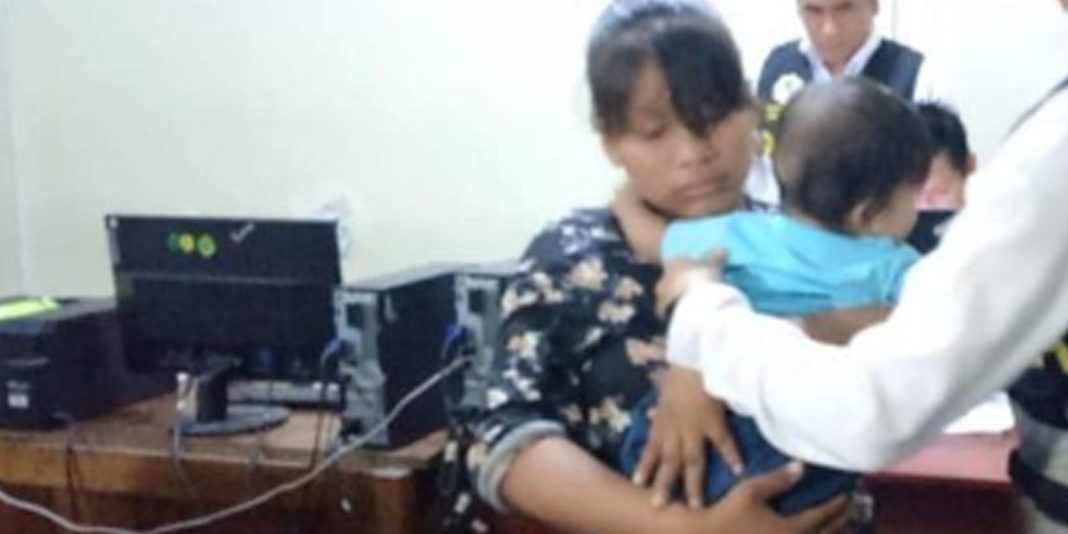 MUJER HABRÍA REGALADO A SU BEBÉ A CAMBIO DE TRAGO