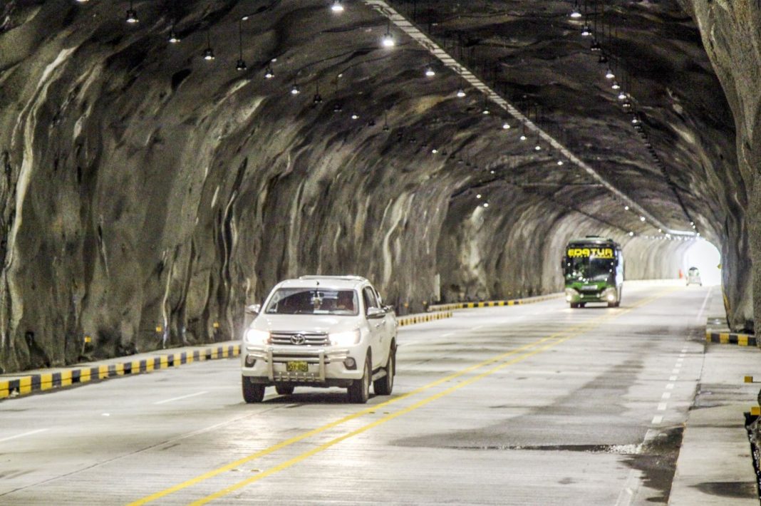 ¿Cuál es el túnel más alto del Perú, cuánto mide y en qué departamento se ubica?