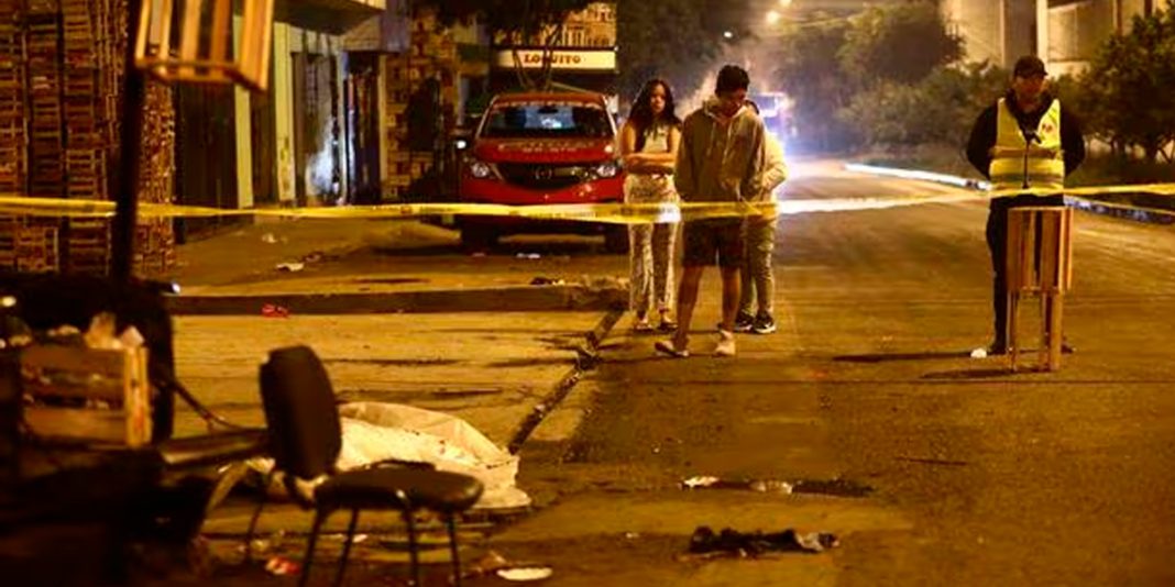 Lima: Sicarios asesinan a balazos a un hombre y dejan herido a su compañero