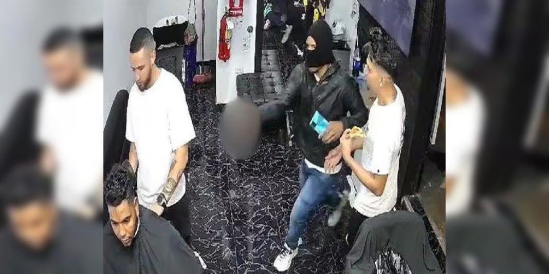 Lima: sicario asesina a joven venezolano en una barbería