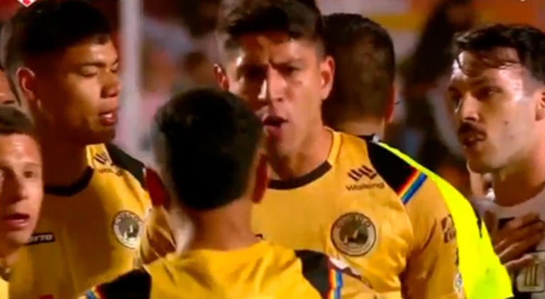Jugadores de Cusco FC se ‘pelean’ entre ellos en pleno partido ante Alianza Lima
