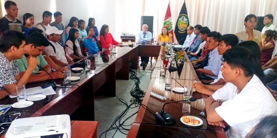 Congresista Jeny López Morales reafirma compromiso con universitarios de Ucayali