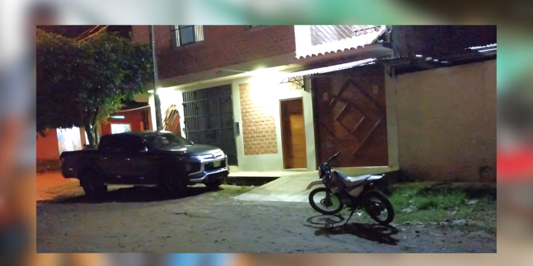 Recuperan motocicleta robada de la vereda de su propietario