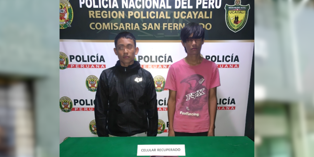 Retienen a dos menores que arrebataron celular a adolescente