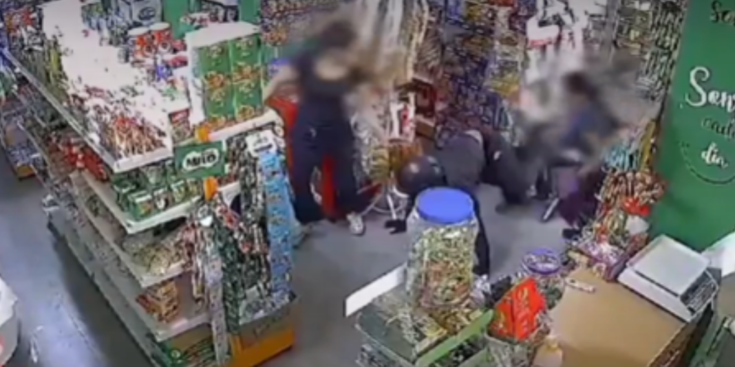 Lima: Trabajadores de minimarket se enfrentan a delincuentes armados para evitar un asalto