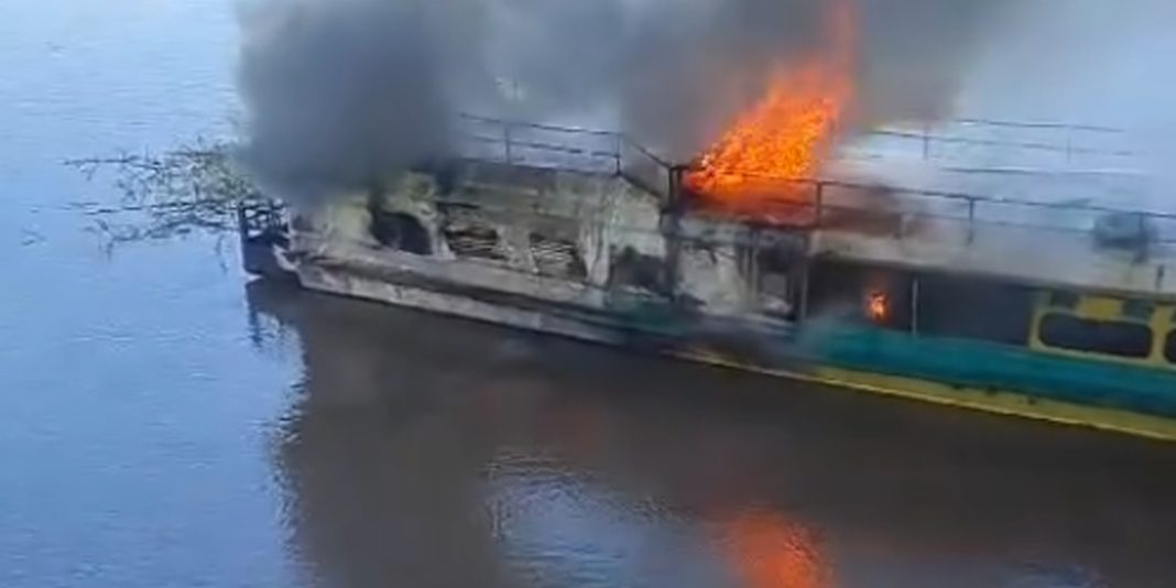 Alerta en el río ucayali: incendio en el «CLEVER» con pasajeros