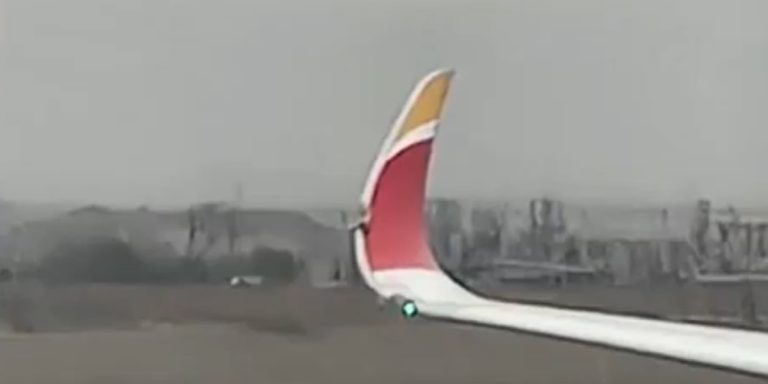 Avión de iberia impacta contra poste en aeropuerto de Pisco