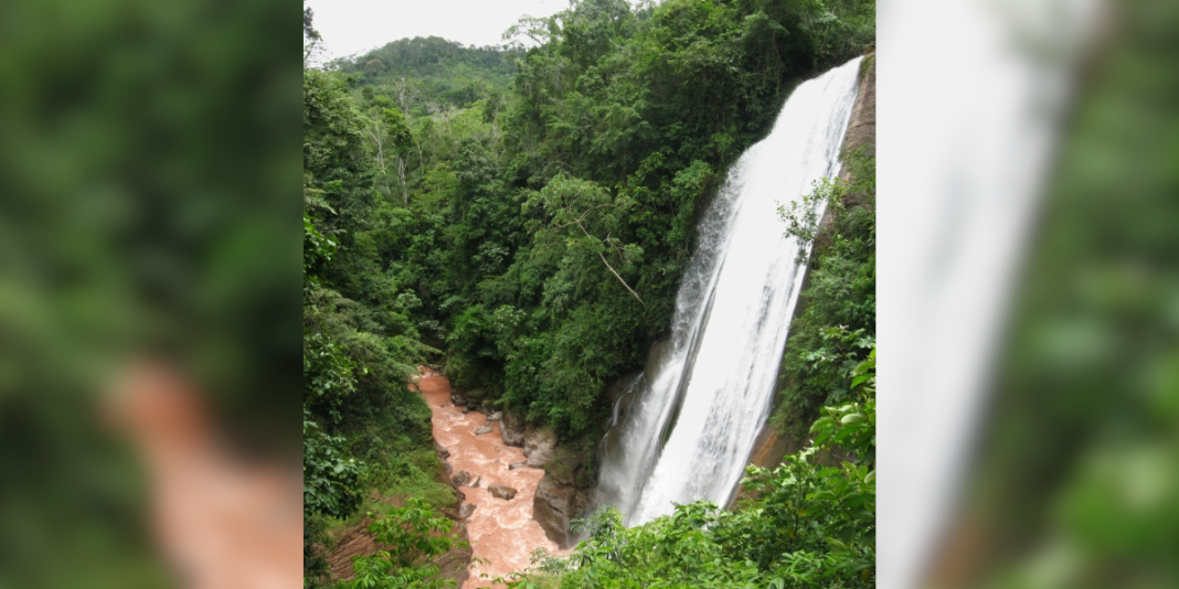 Solo una playa es apta para bañarse: El velo de la novia, en Padre Abad