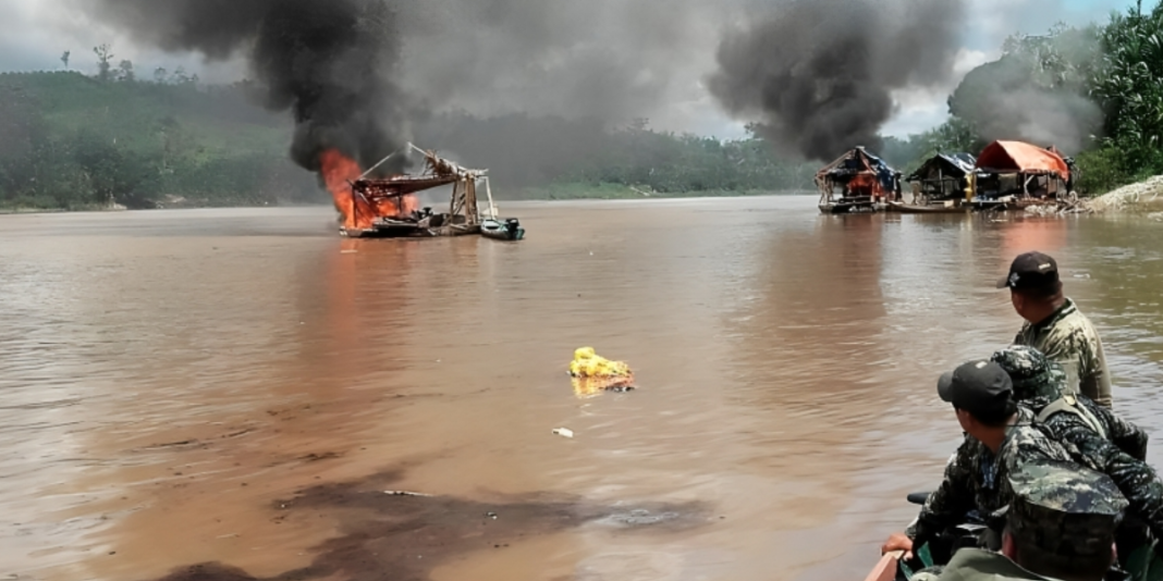 Fema Ucayali dispone destrucción de cuatro dragas dedicadas a la extracción ilegal de oro