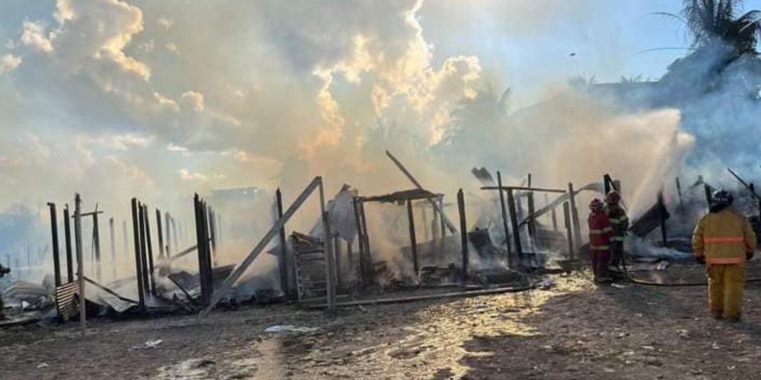 Incendio en inmediaciones del puente Abujao afectó a 10 viviendas