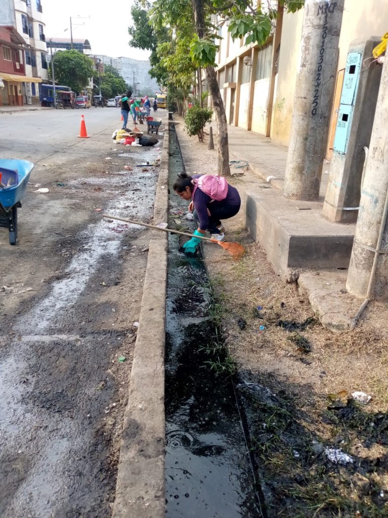 Continúan limpieza y desinfección en puntos críticos de la ciudad