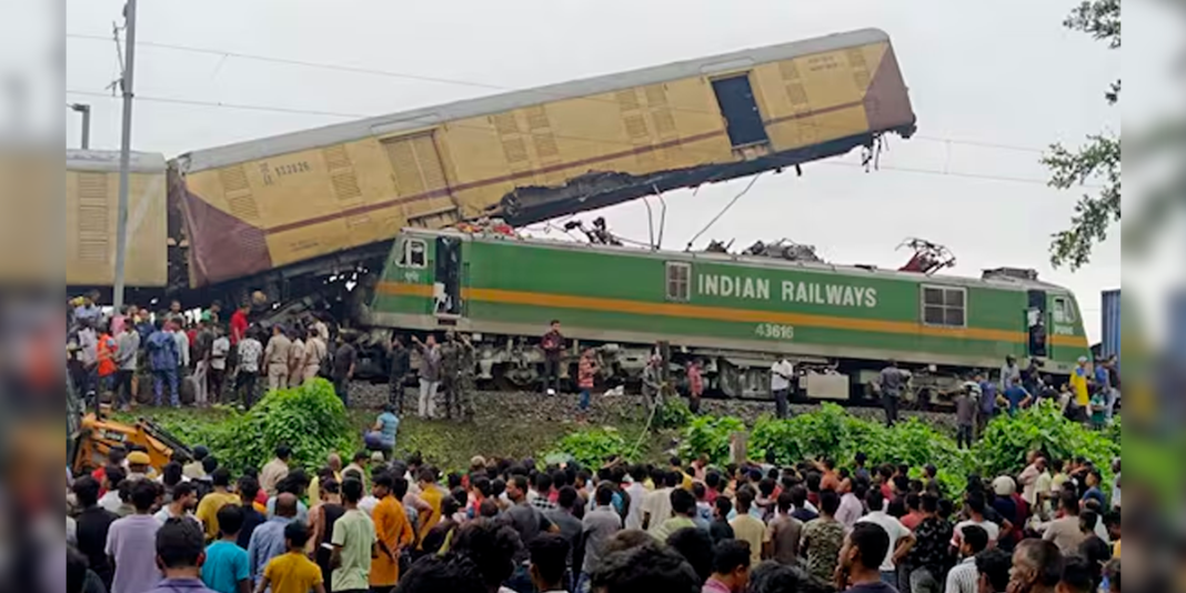 Al menos 9 muertos y más de 50 heridos tras choque de trenes en India