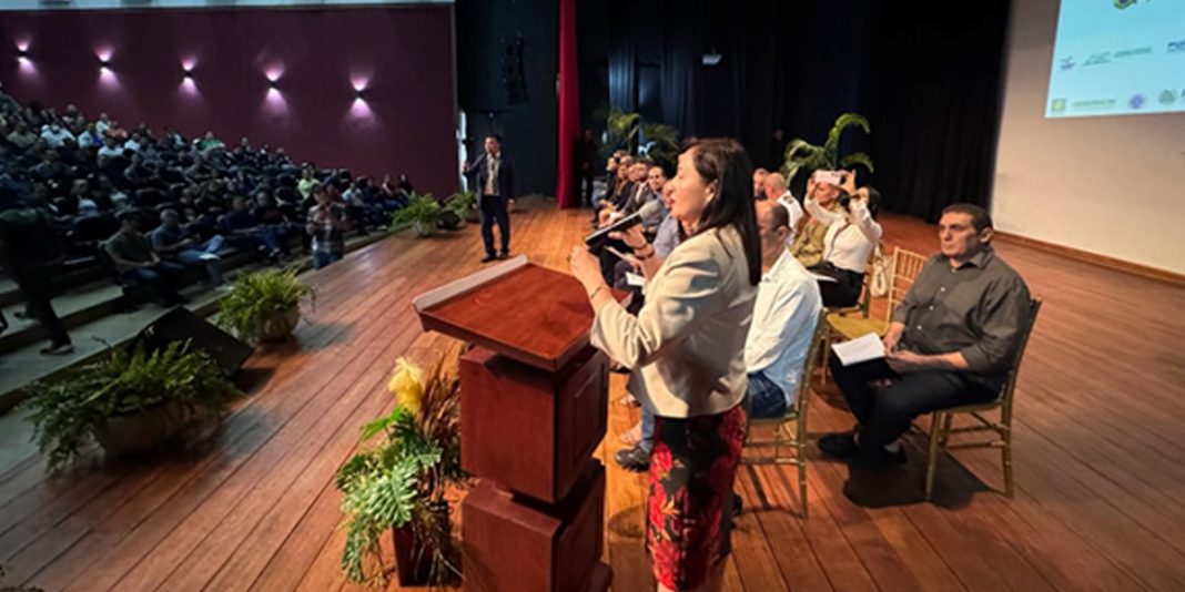 Alcaldesa Castagne propone mecanismos de intercambio comercial y protección de bosques