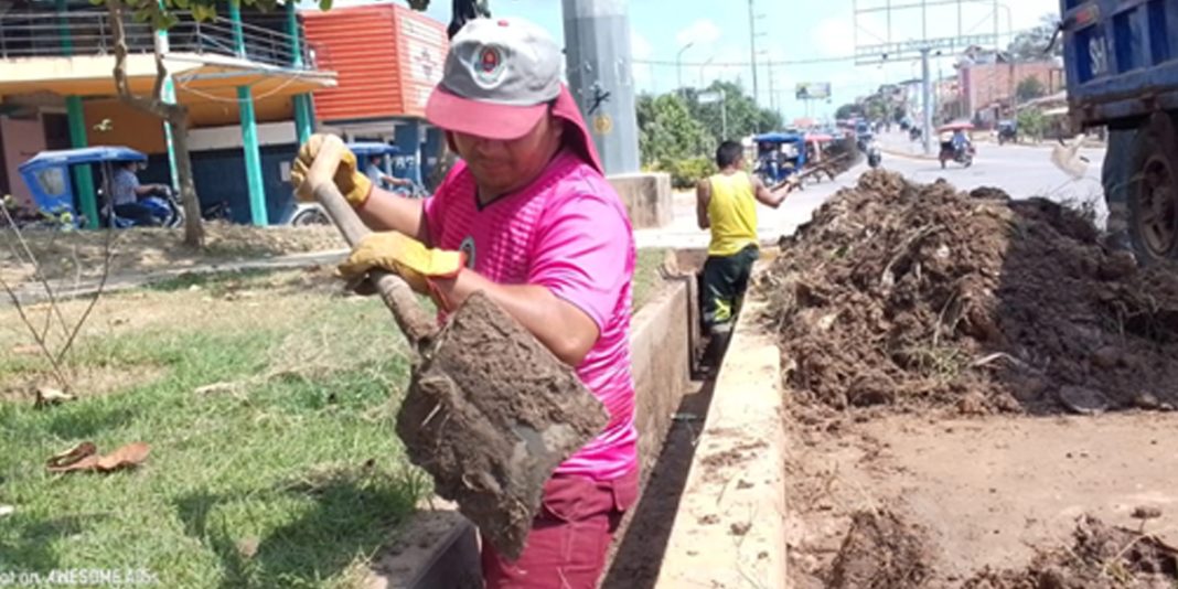Realizaron trabajos de limpieza en cunetas de dos avenidas