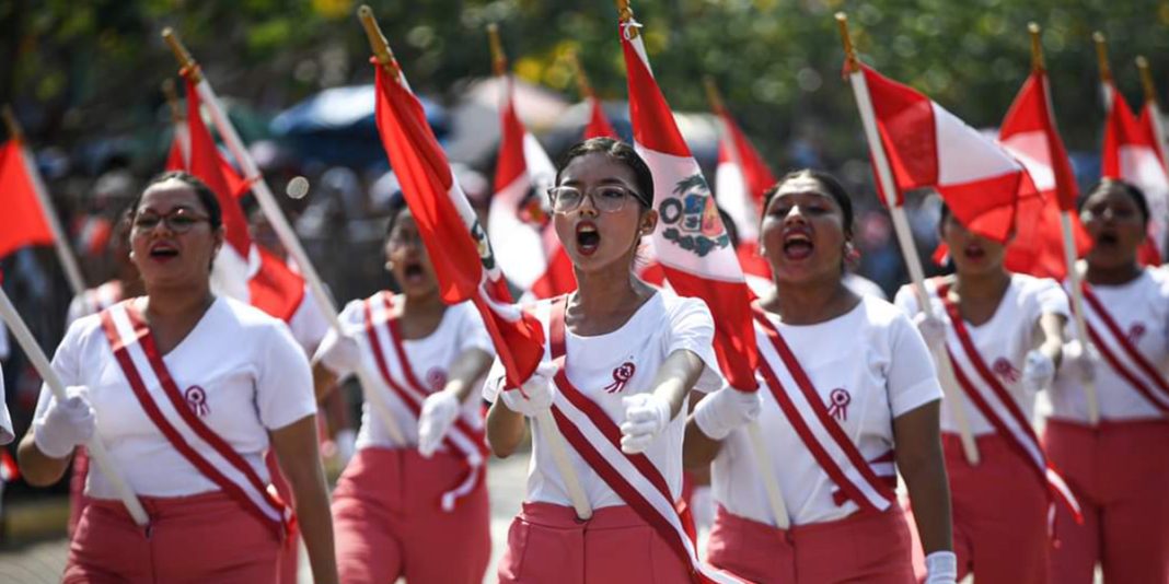 Multitudinaria participación generó el desfile patrio