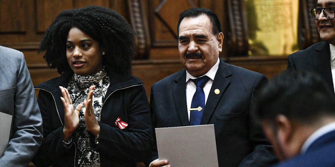 Vicerrector Académico de la UNU, Dr. Julio Pastor, recibió reconocimiento del Congreso