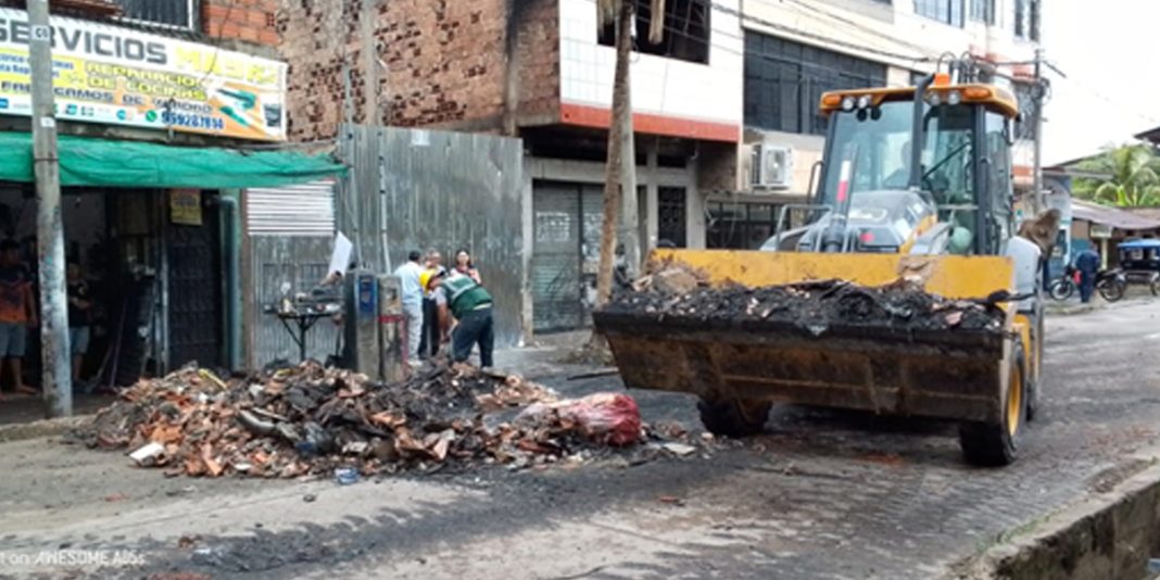 Pucallpa| Remueven escombros y limpian calle Fitzcarrald