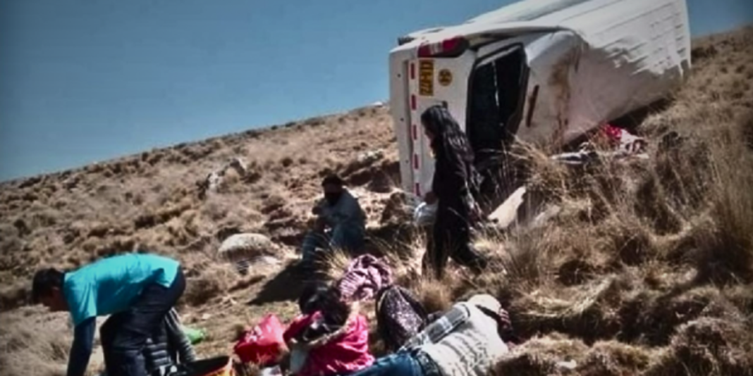 Accidente en Junín: Ocho miembros de una familia heridos tras despiste de miniván
