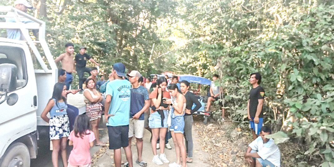 Delincuentes armados asaltan a tres personas