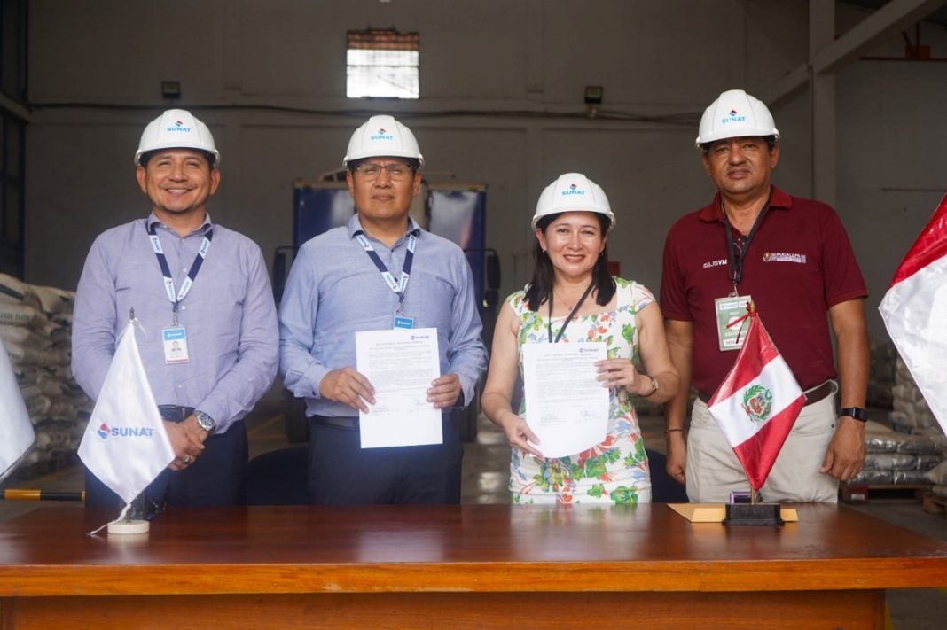 Mediante convenio MPCP recibió camioneta de parte de la SUNAT Mediante convenio MPCP recibió camioneta de parte de la SUNAT