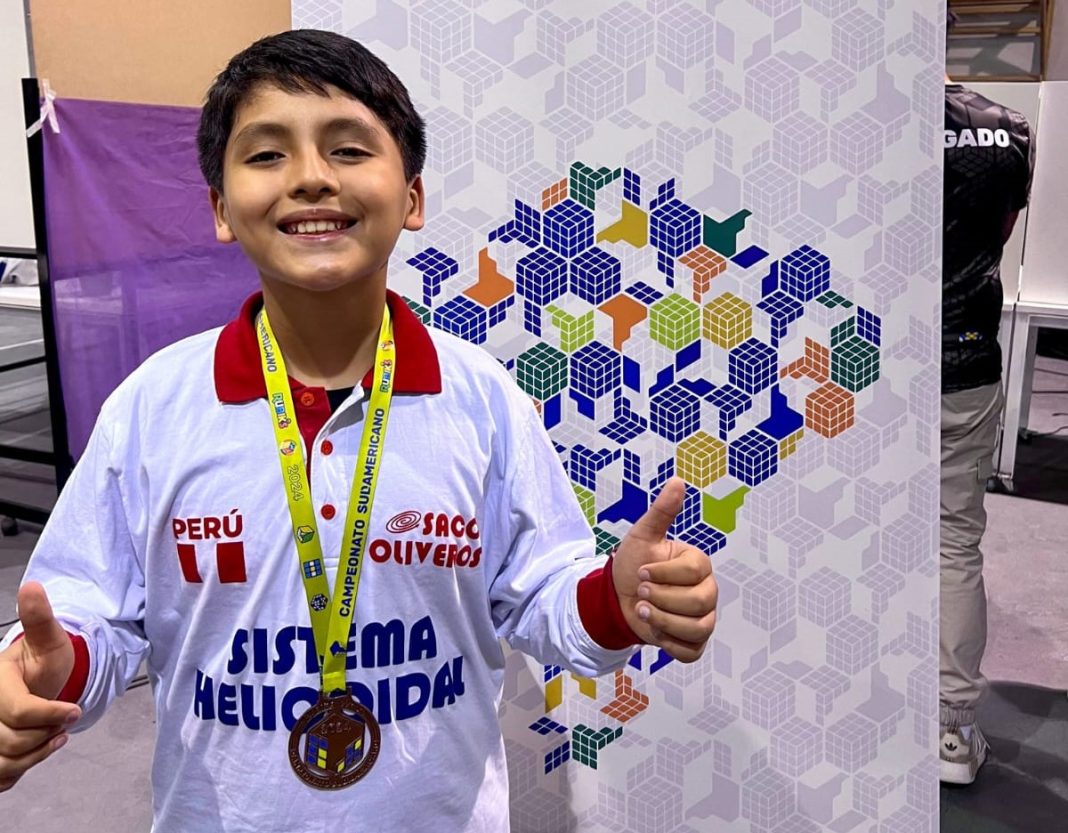 Escolar obtiene medalla de bronce en campeonato sudamericano de cubo Rubik Escolar obtiene medalla de bronce en campeonato sudamericano de cubo Rubik