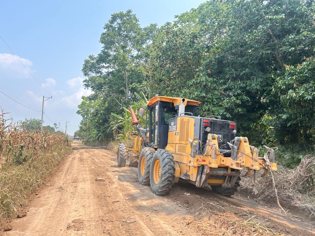 Refaccionan 11 kilómetros de vías en caserío Nueva Alejandría