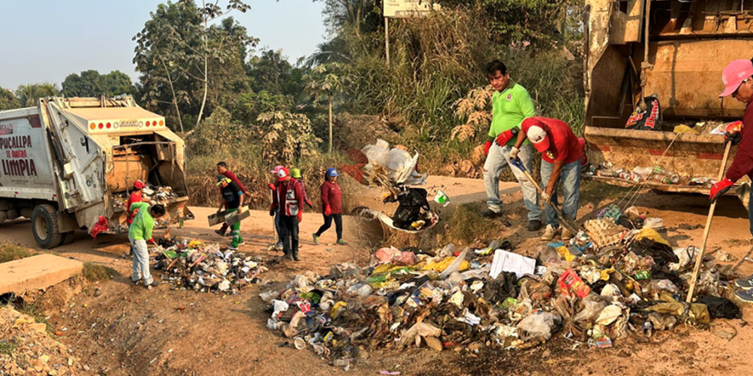 Limpian residuos sólidos en un tramo de la avenida Túpac Amaru