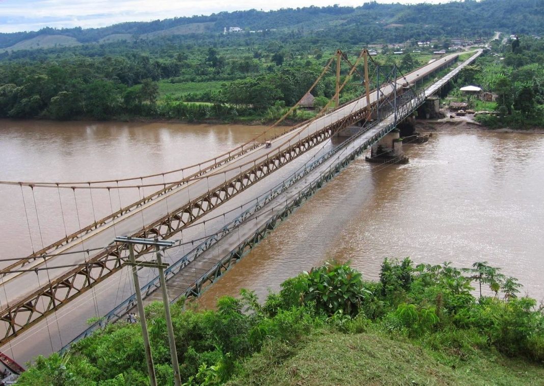 Congresista Jeny López gestiona reunión para lograr electrificación