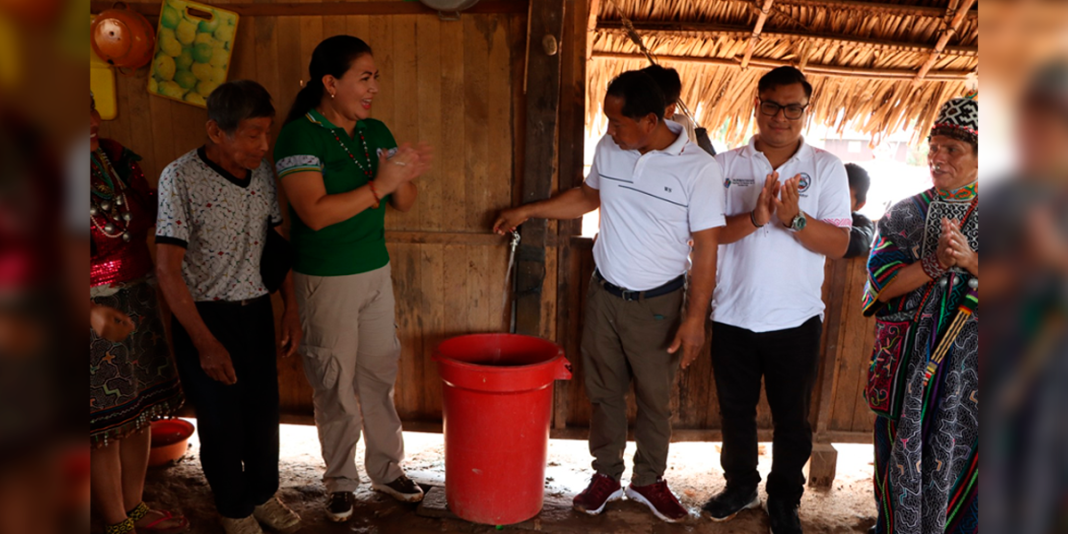 Pochita Rodríguez entrega sistema de agua en C.N. Nuevo Egipto