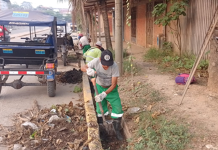 Personal de la MPCP realizó limpieza de cunetas en avenida John F. Kennedy
